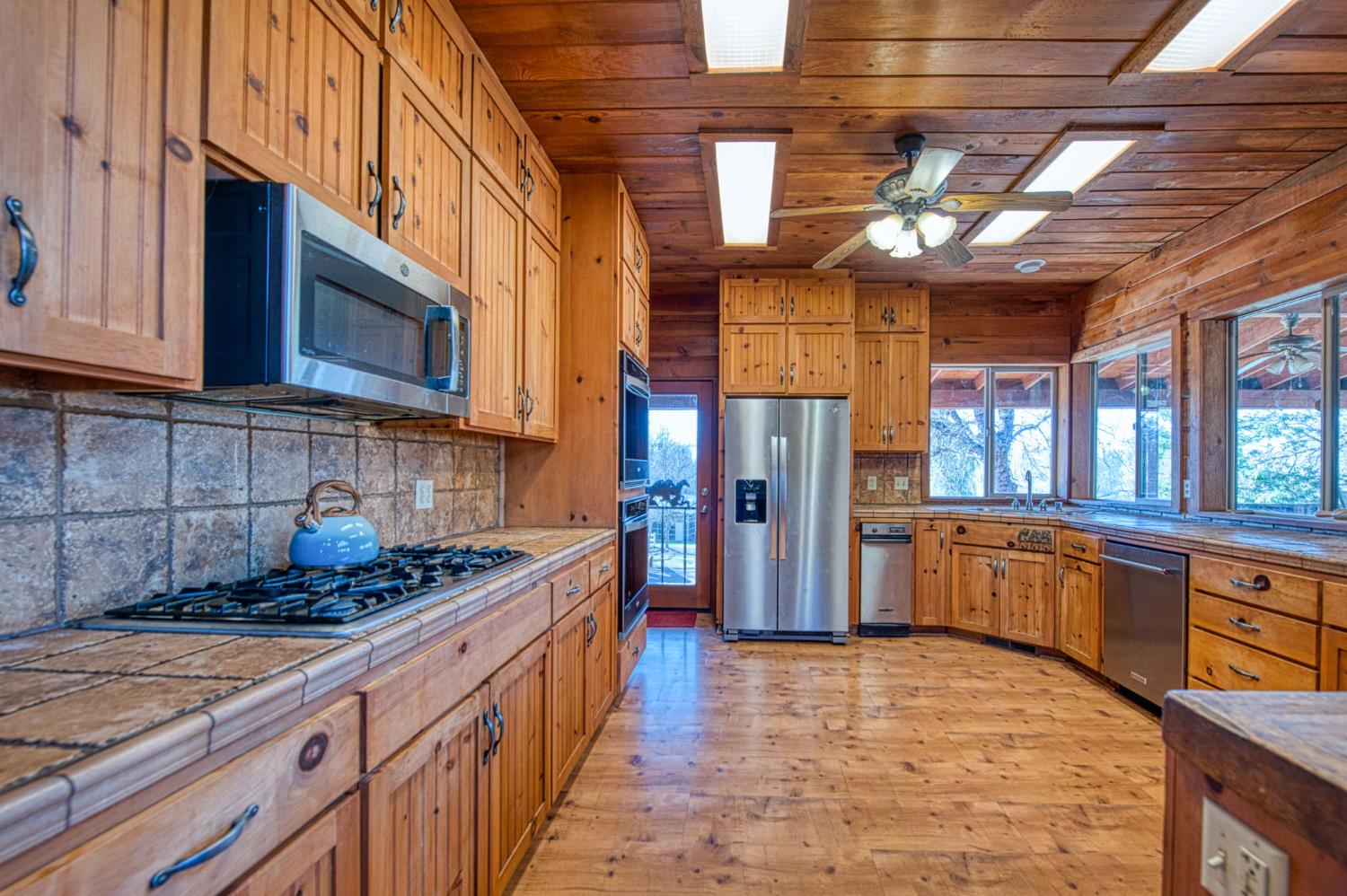 36039 Cranmore Ln, Auberry, CA 93602