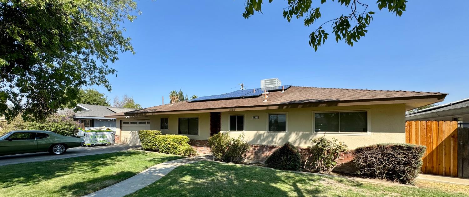 2825 Westgate Dr, Madera, CA 93637