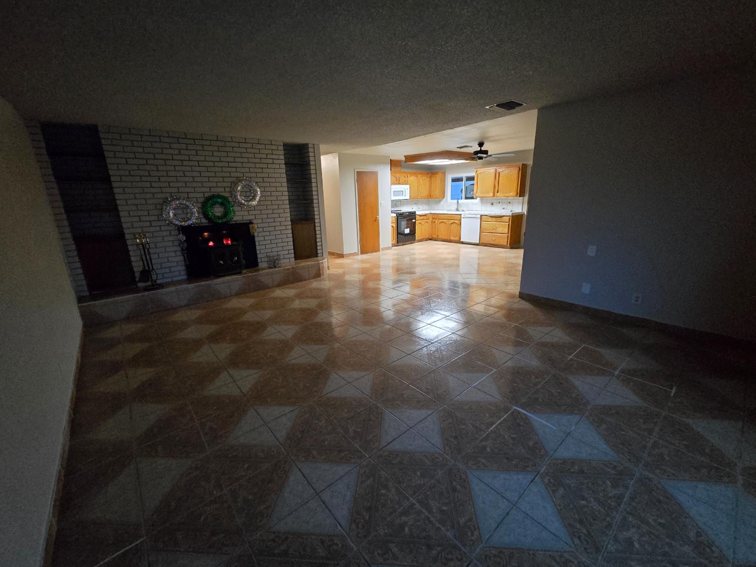 25323 W Scaggs Ave, Tranquillity, CA 93668