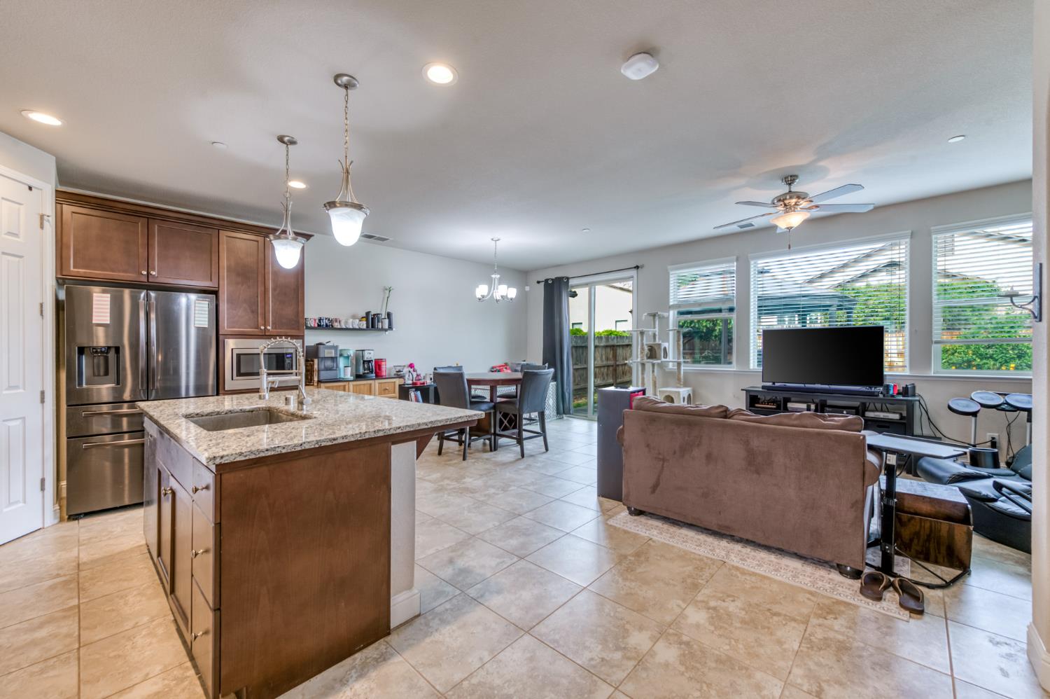 6180 E Providence Ave, Fresno, CA 93727