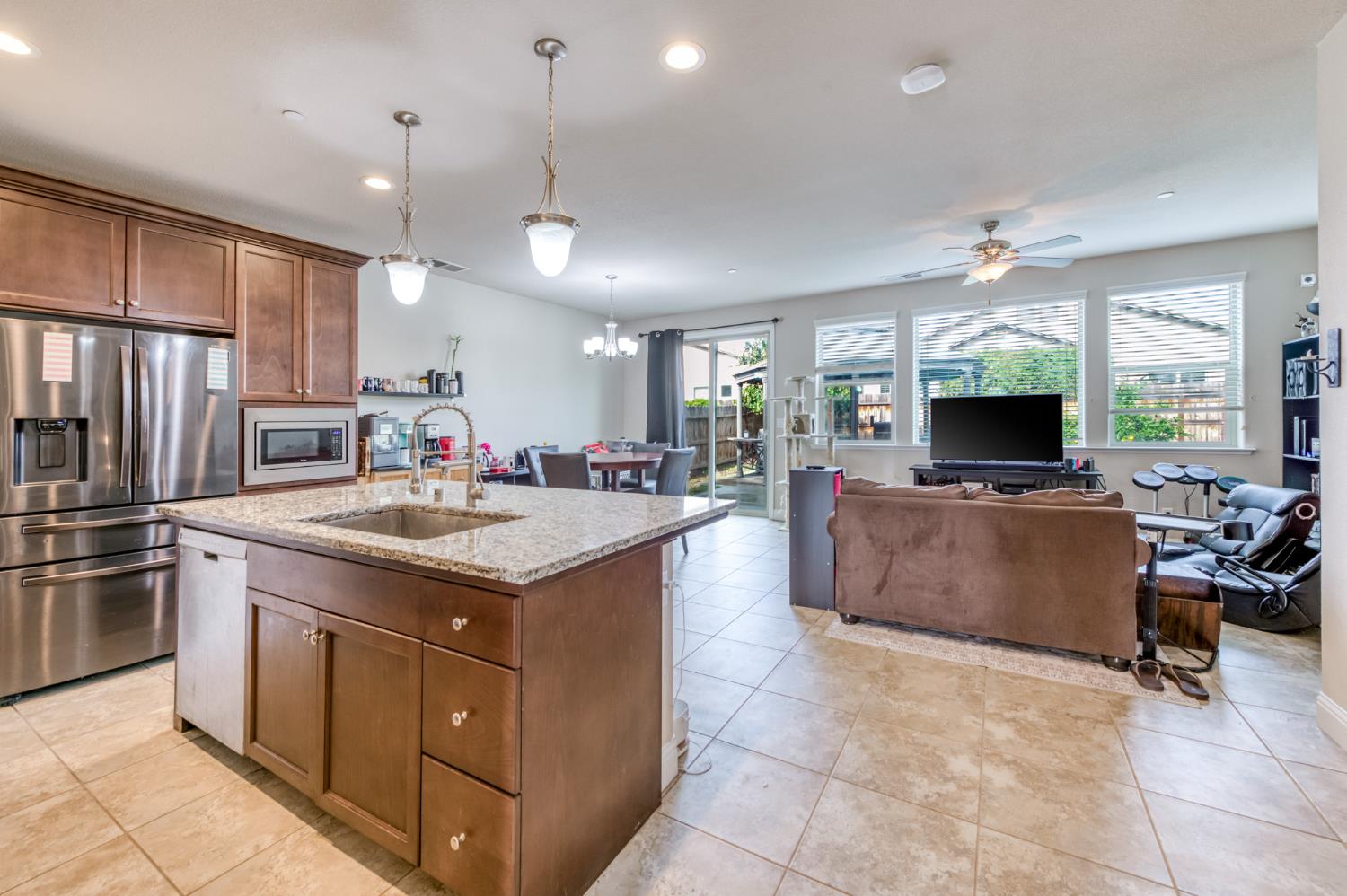 6180 E Providence Ave, Fresno, CA 93727