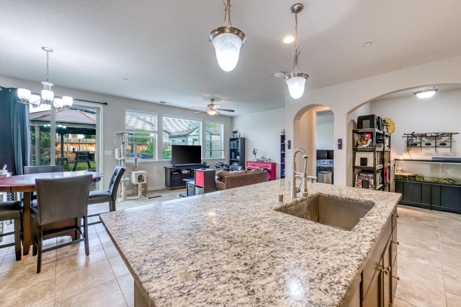 6180 E Providence Ave, Fresno, CA 93727