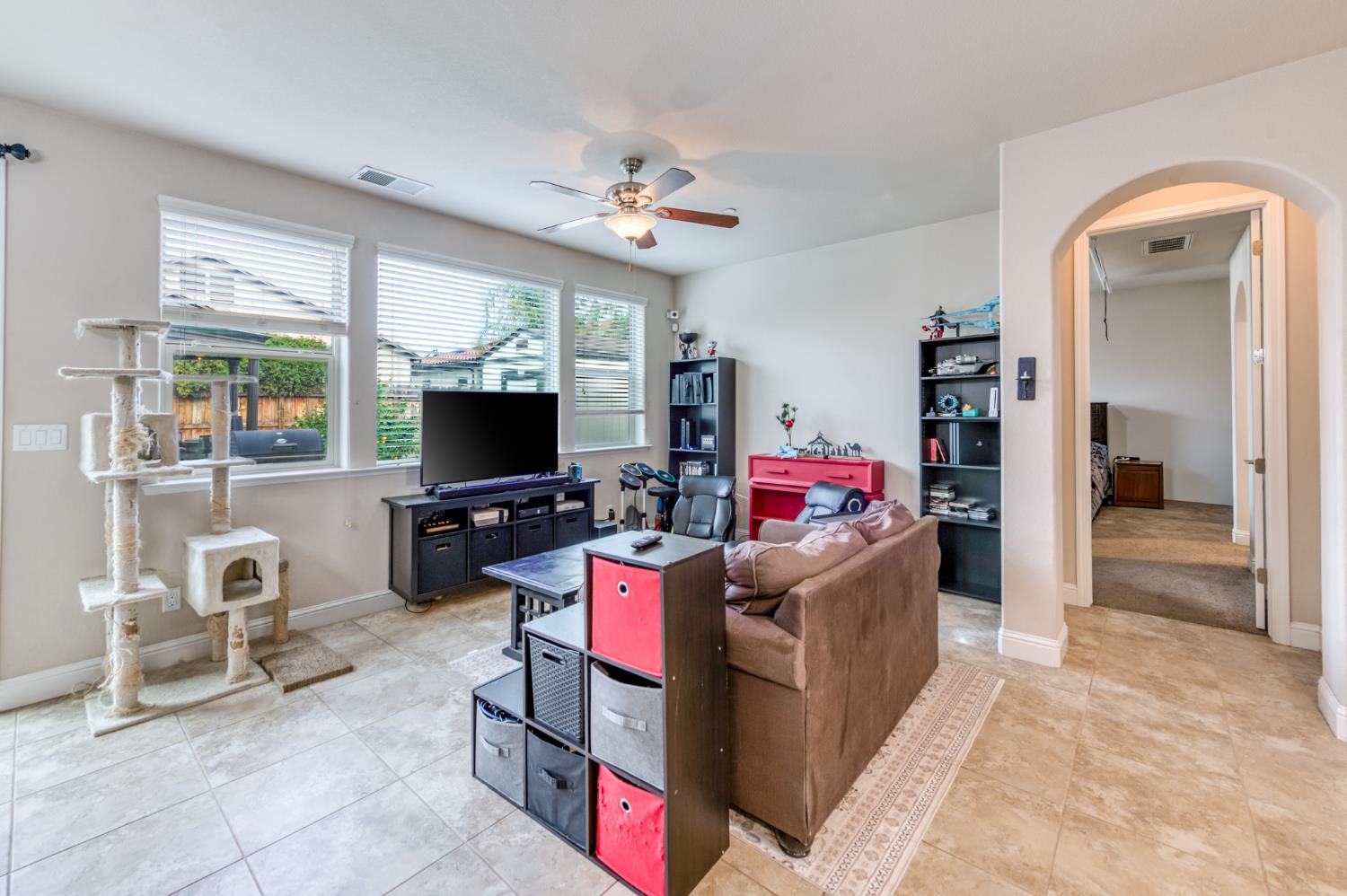 6180 E Providence Ave, Fresno, CA 93727