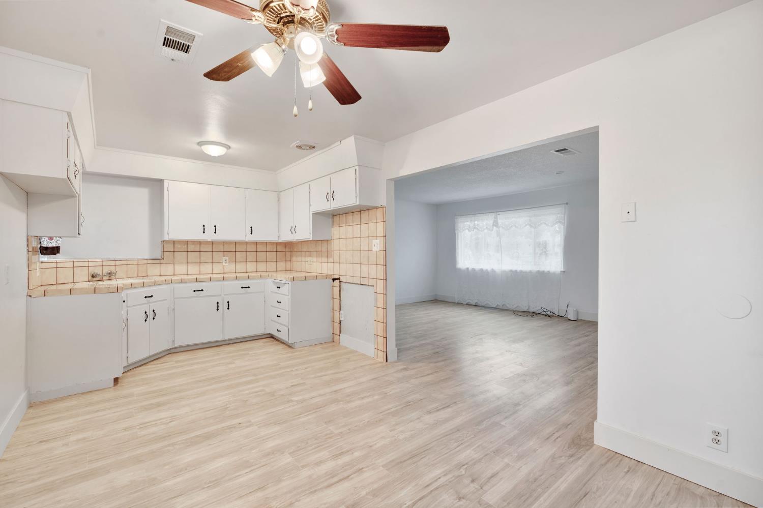 1239 Klette Ave, Fresno, CA 93706