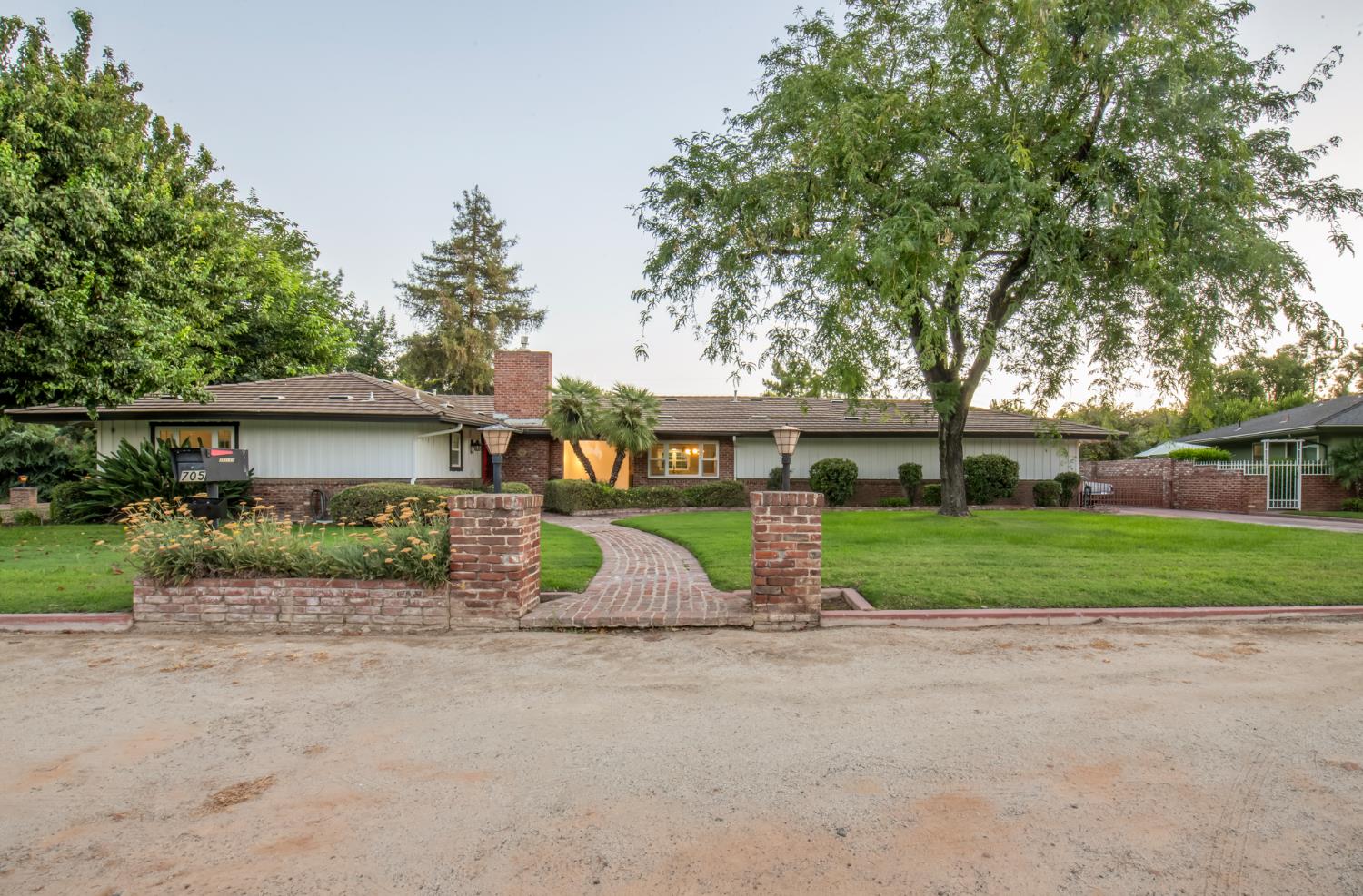 705 E Alamos, Fresno, CA 93704