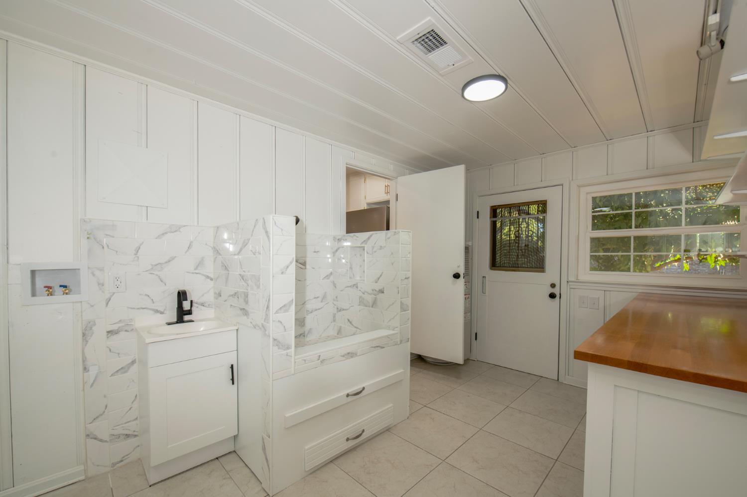 705 E Alamos, Fresno, CA 93704