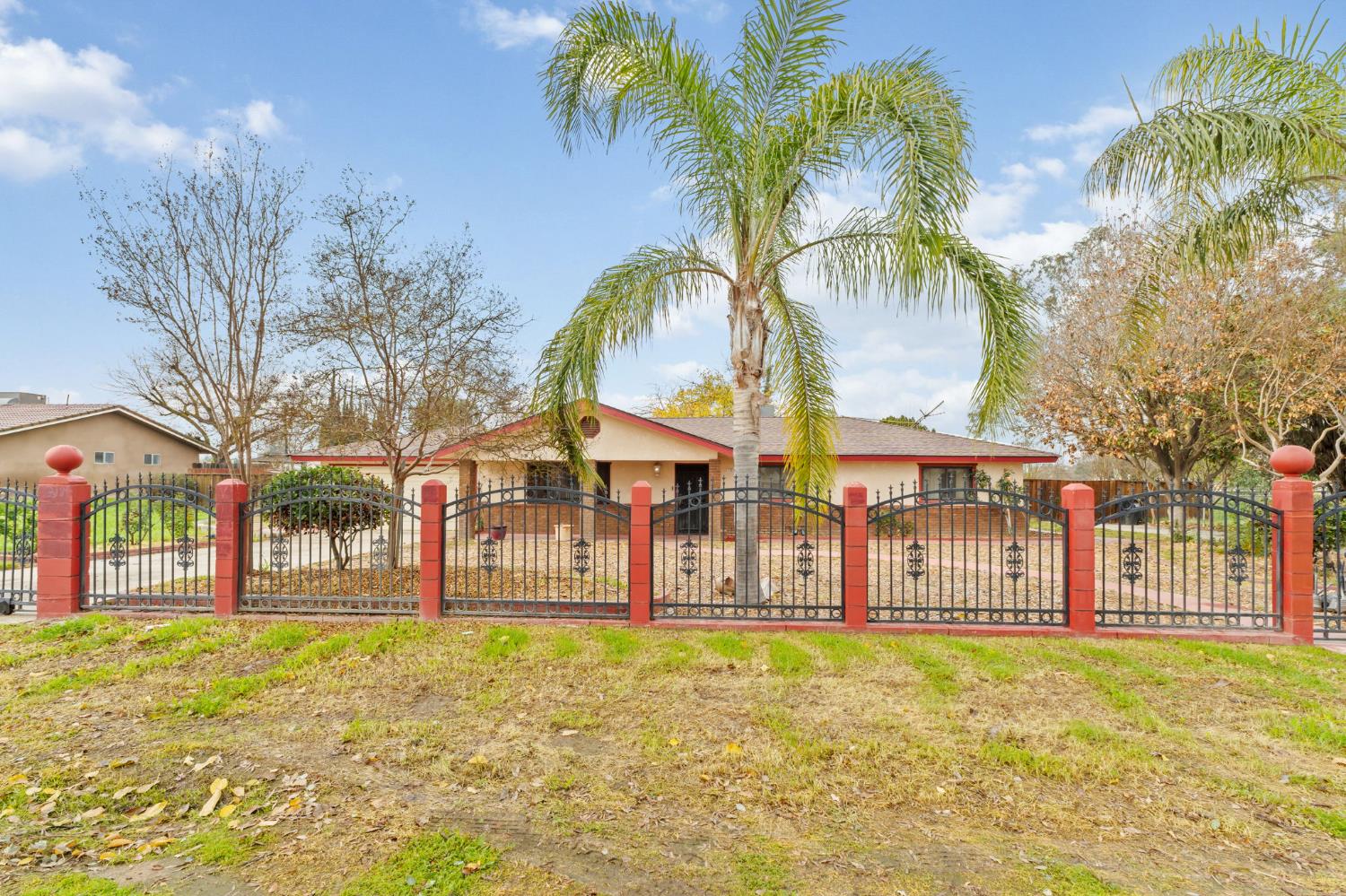 17214 Crescent Dr, Madera, CA 93638