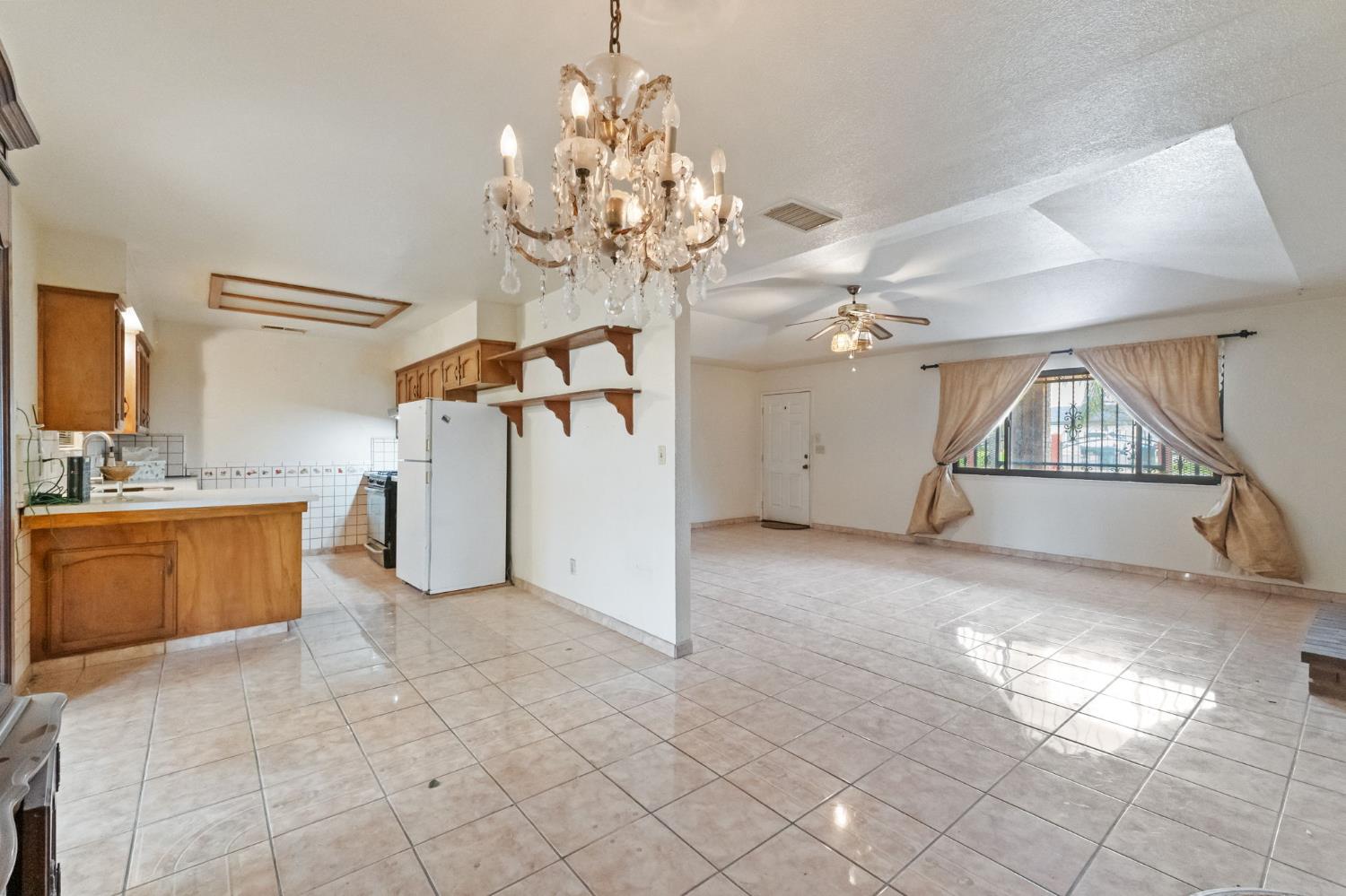 17214 Crescent Dr, Madera, CA 93638