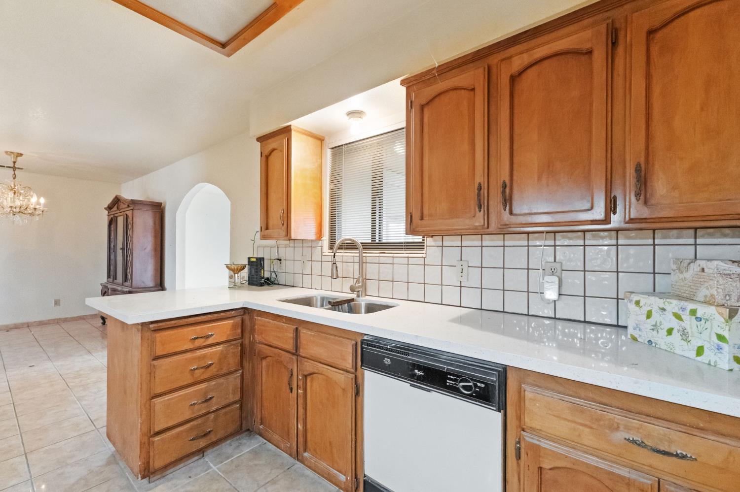 17214 Crescent Dr, Madera, CA 93638