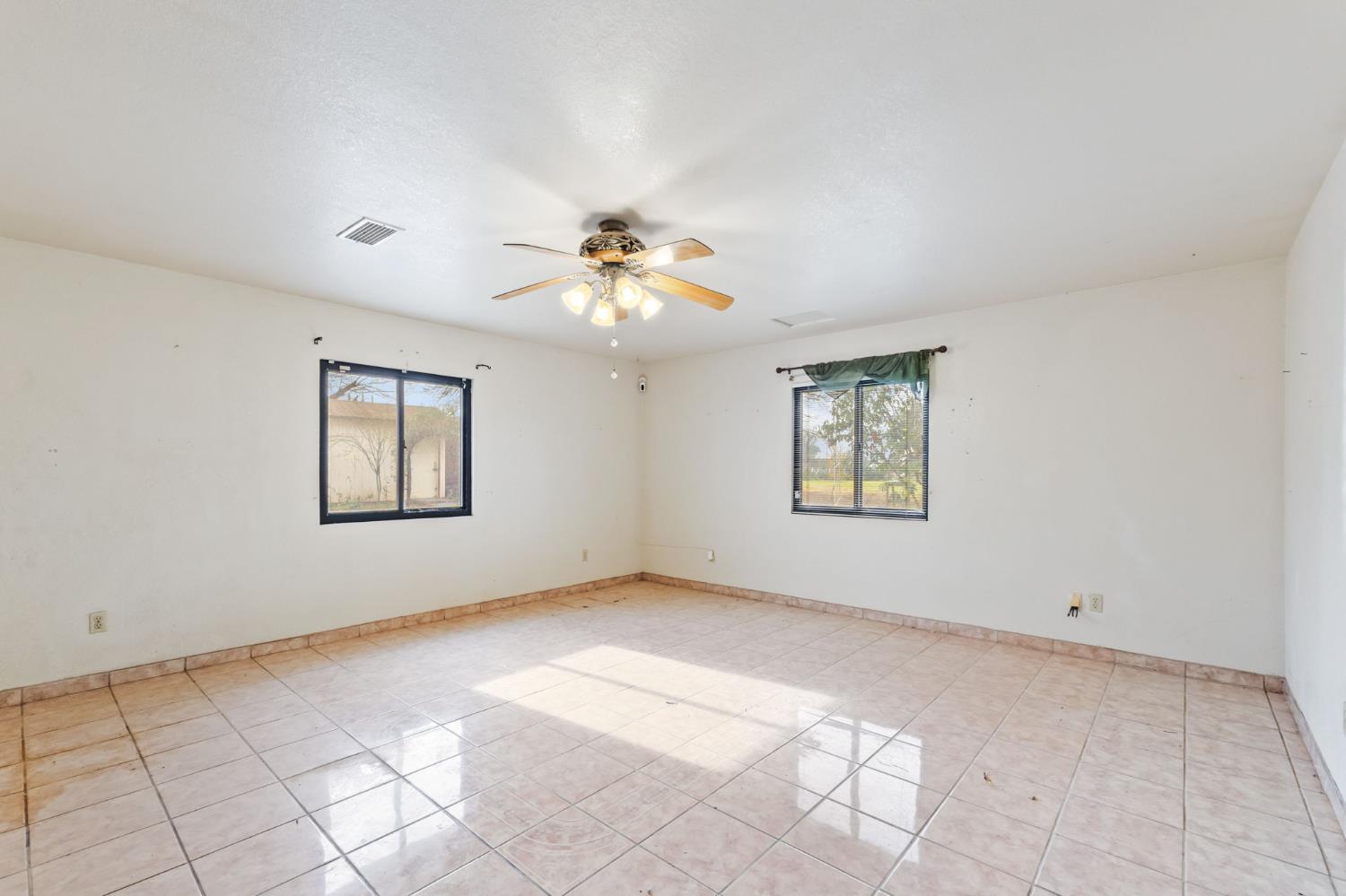 17214 Crescent Dr, Madera, CA 93638