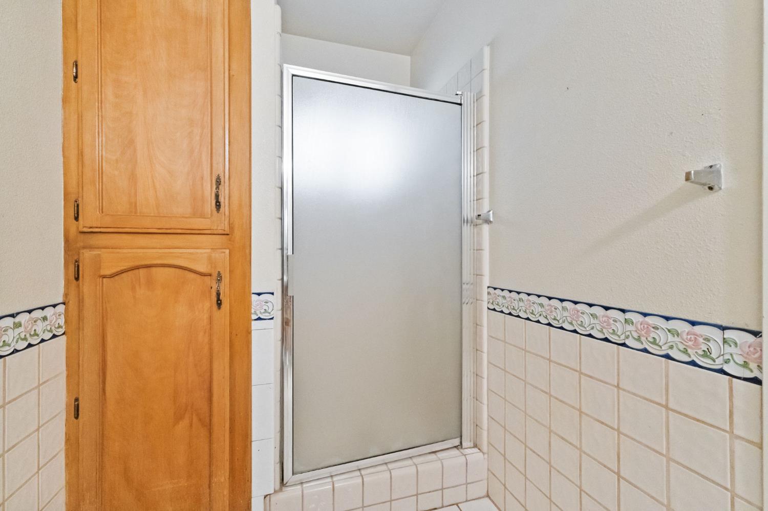 17214 Crescent Dr, Madera, CA 93638