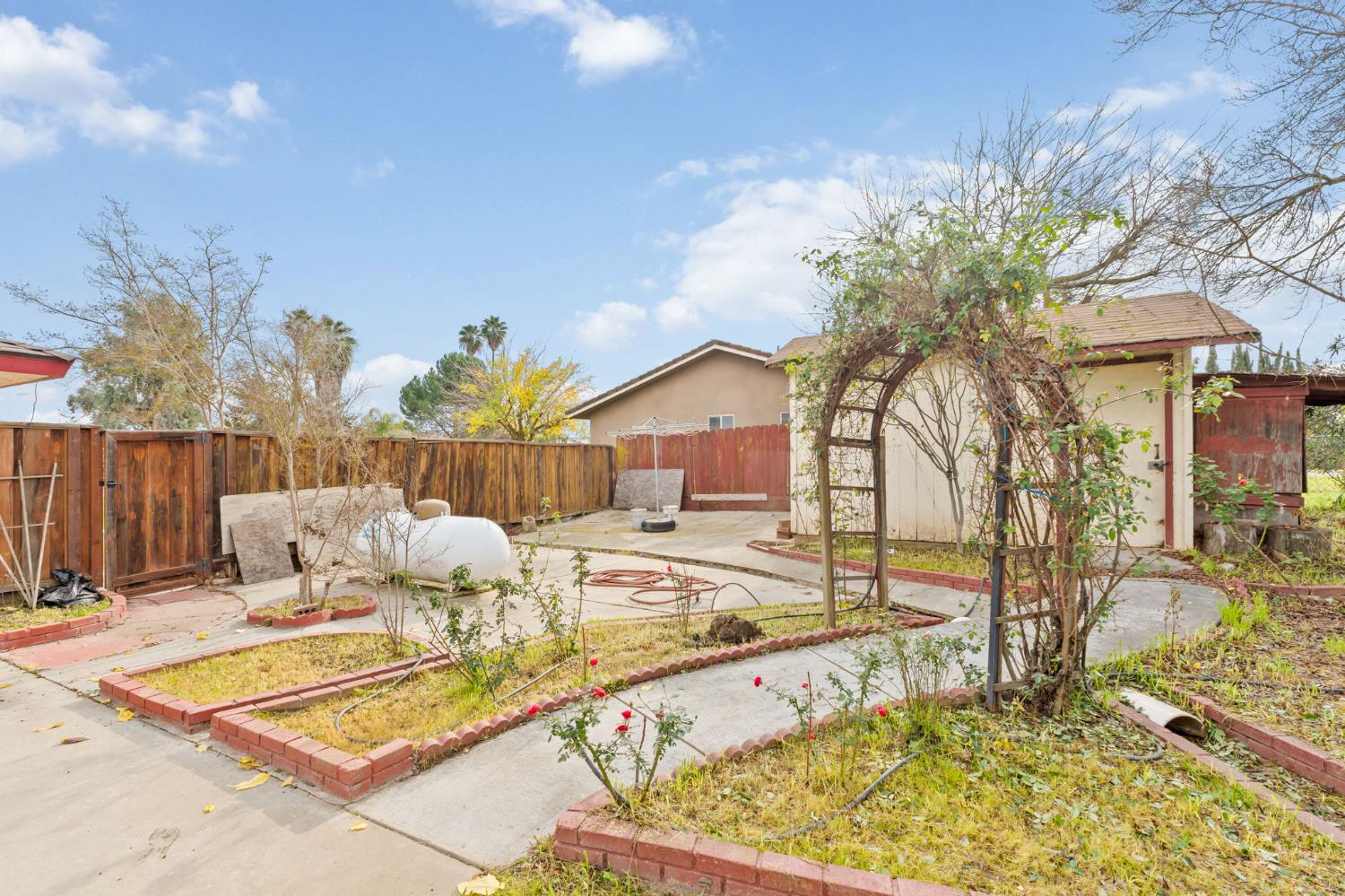 17214 Crescent Dr, Madera, CA 93638