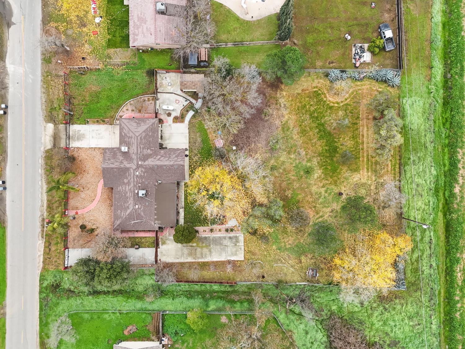 17214 Crescent Dr, Madera, CA 93638