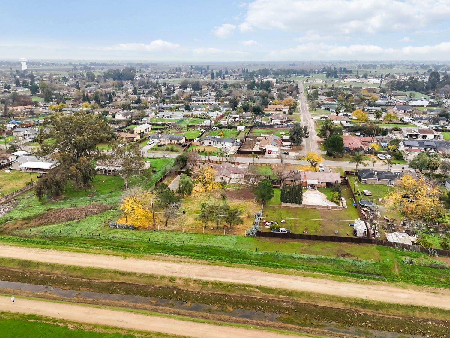 17214 Crescent Dr, Madera, CA 93638