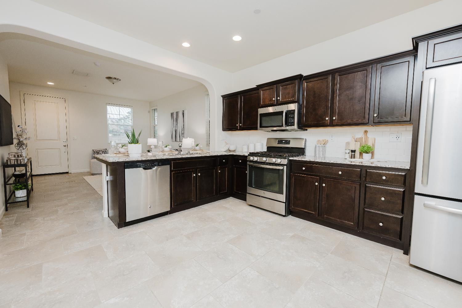 3762 Savant Ln, Clovis, CA 93619