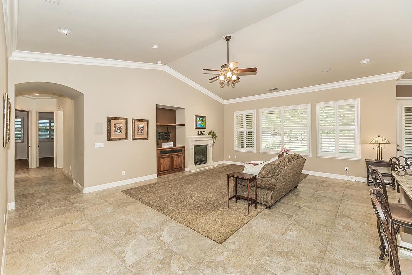 3725 Everglade Ave, Clovis, CA 93619