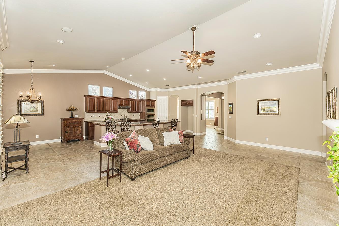 3725 Everglade Ave, Clovis, CA 93619