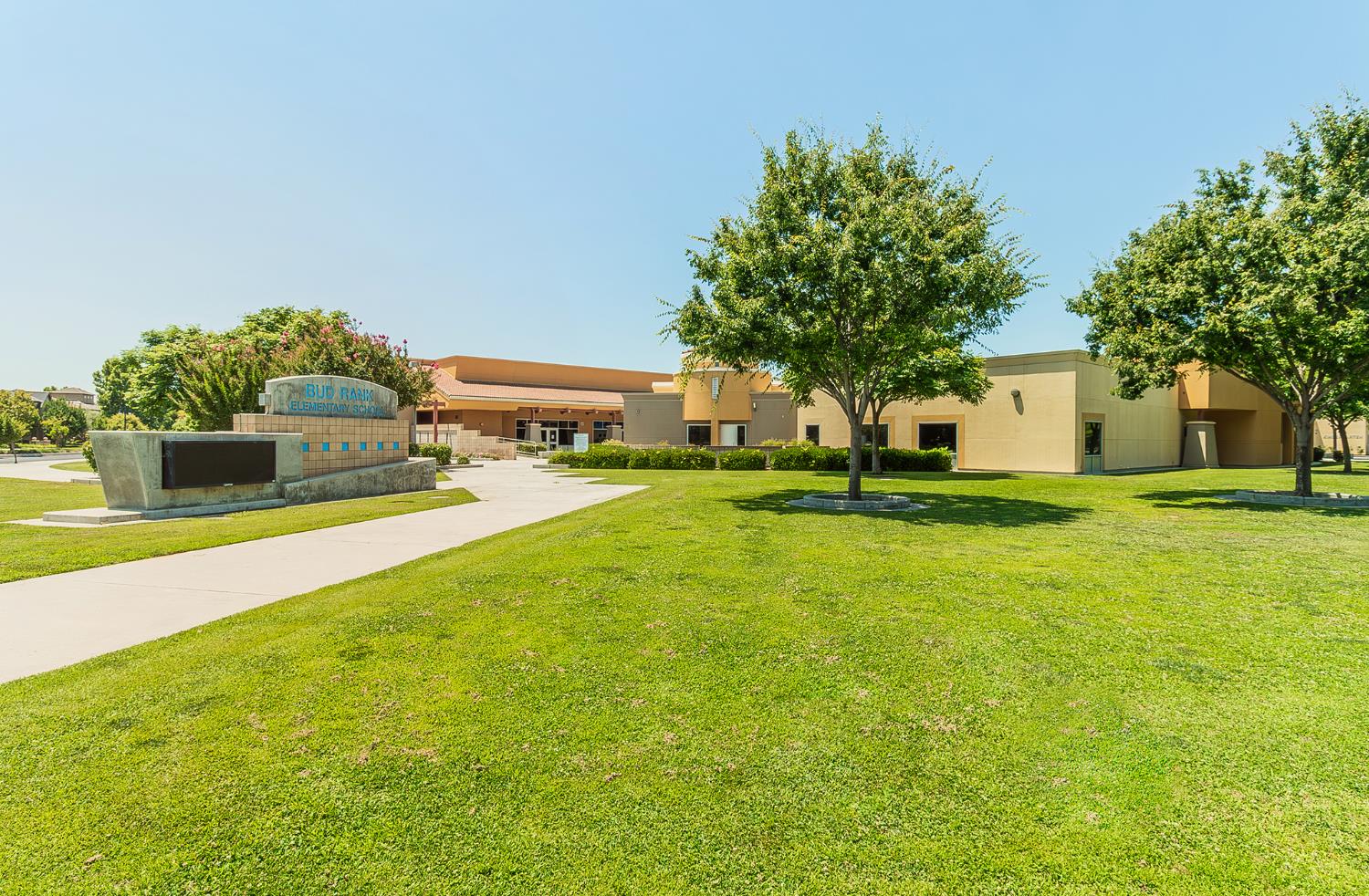 3725 Everglade Ave, Clovis, CA 93619