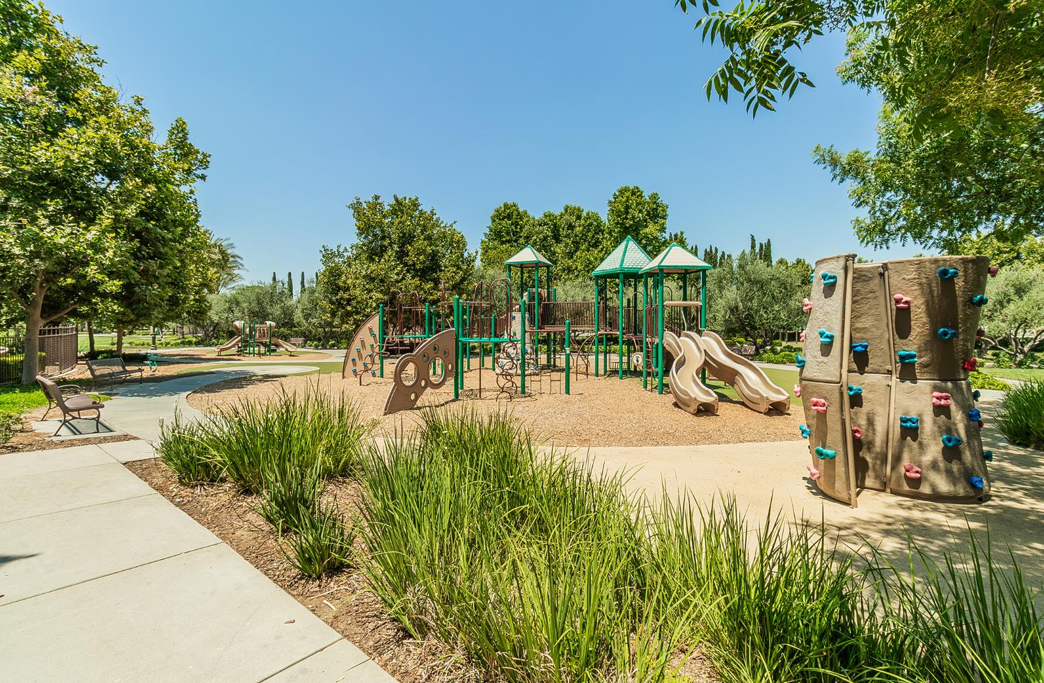 3725 Everglade Ave, Clovis, CA 93619