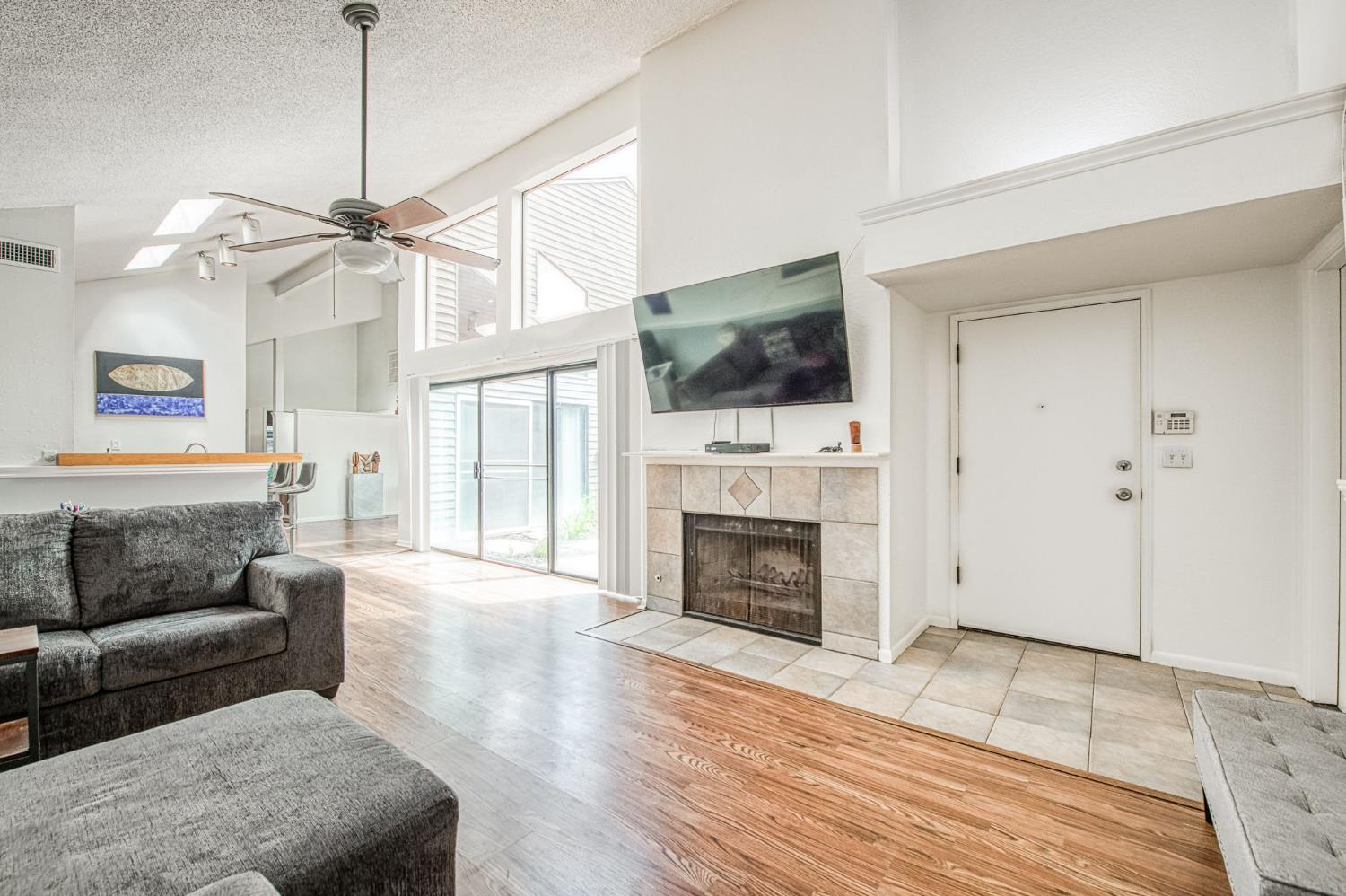 345 Sylmar Ave, Clovis, CA 93612