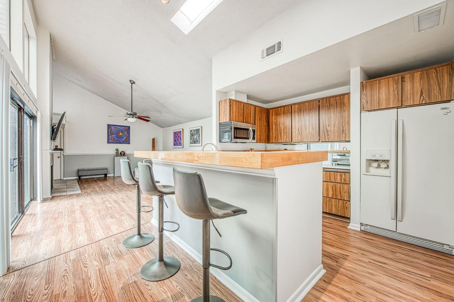 345 Sylmar Ave, Clovis, CA 93612