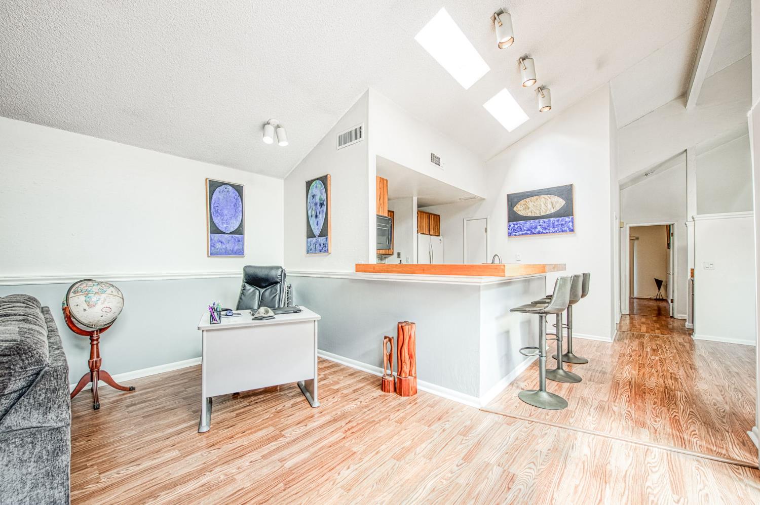 345 Sylmar Ave, Clovis, CA 93612