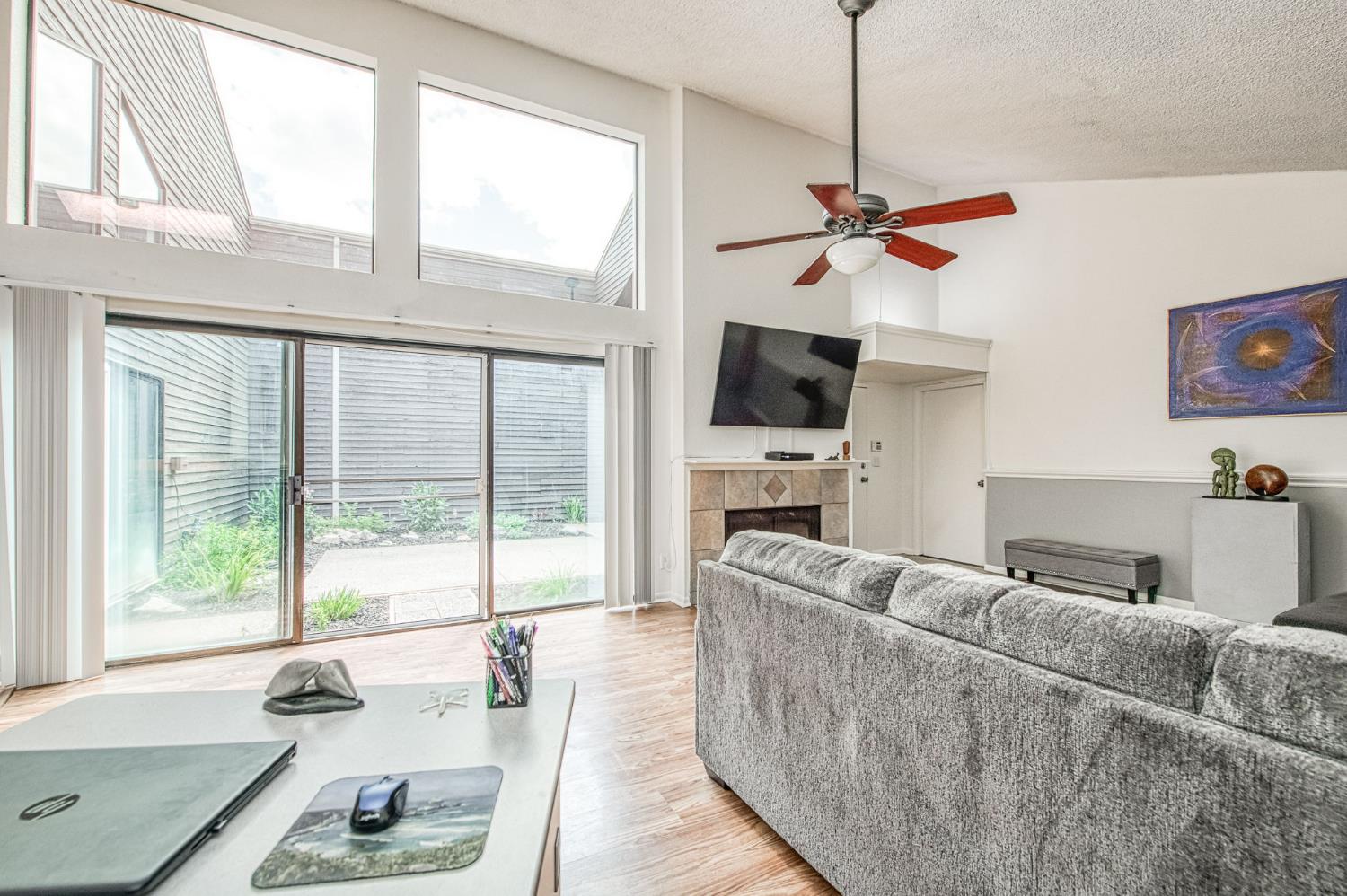 345 Sylmar Ave, Clovis, CA 93612