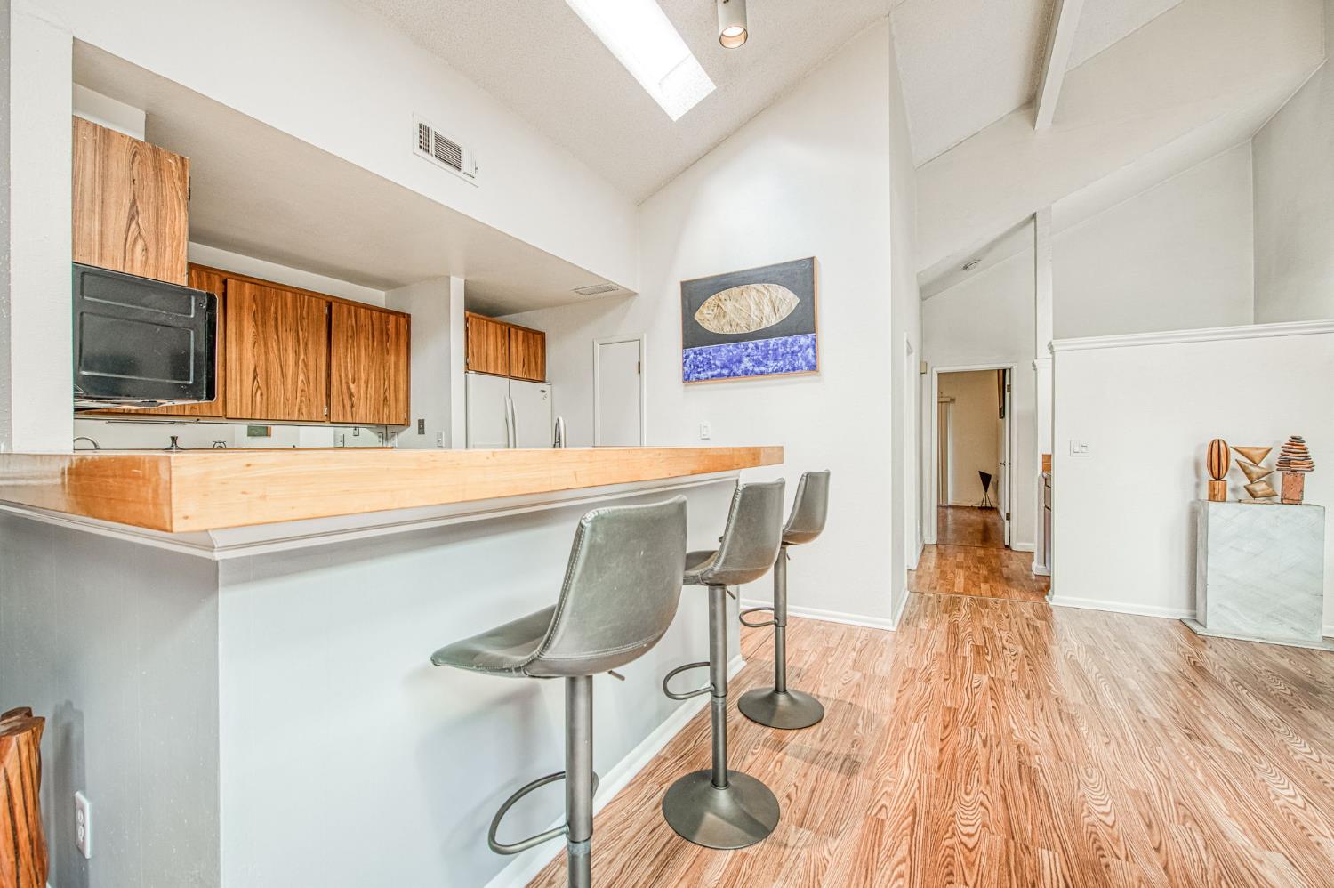 345 Sylmar Ave, Clovis, CA 93612