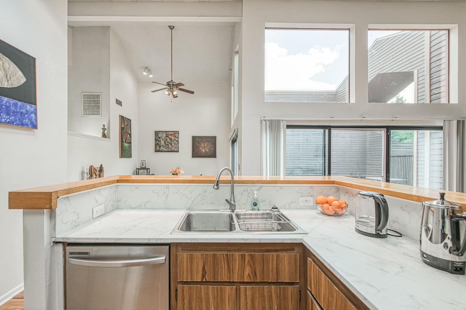 345 Sylmar Ave, Clovis, CA 93612