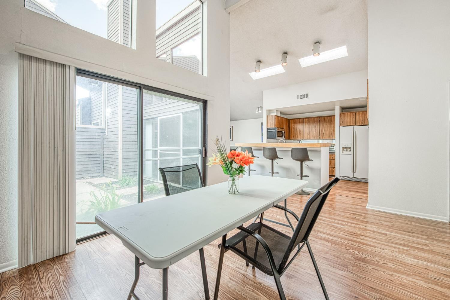 345 Sylmar Ave, Clovis, CA 93612