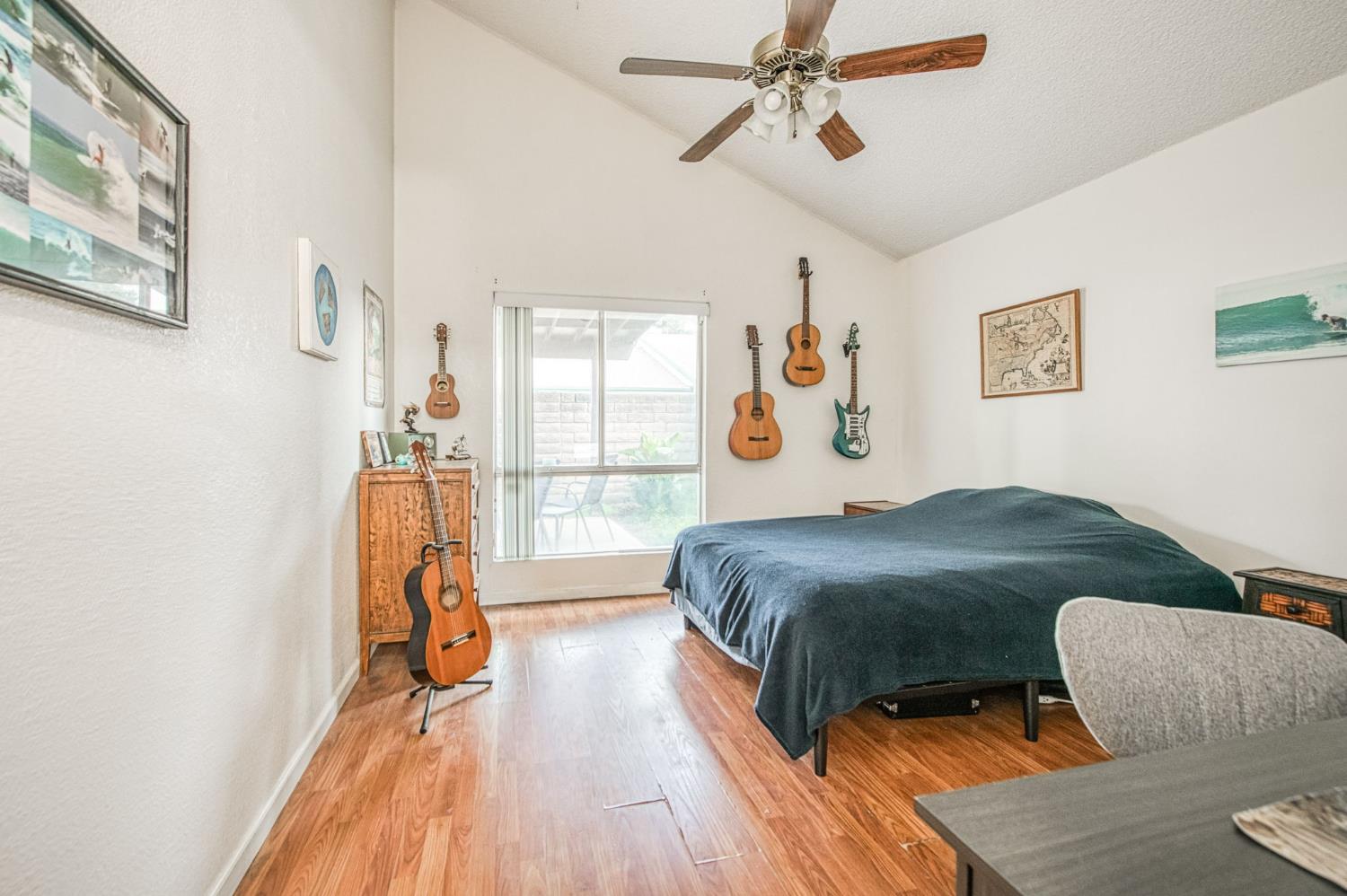 345 Sylmar Ave, Clovis, CA 93612