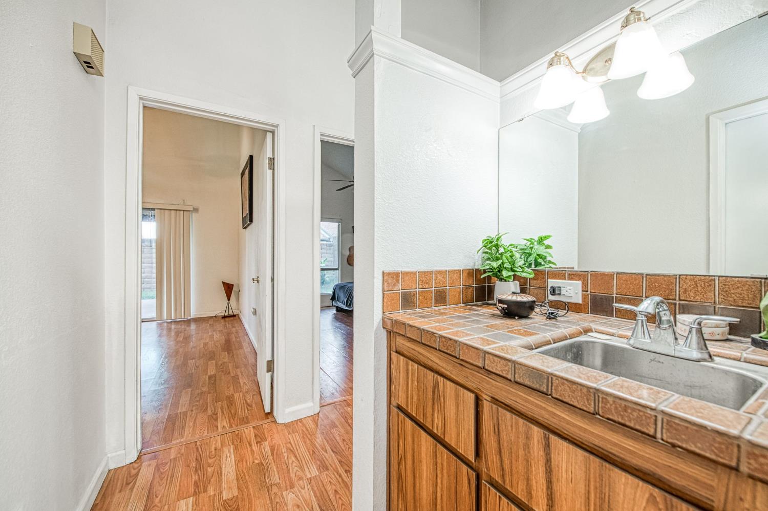 345 Sylmar Ave, Clovis, CA 93612