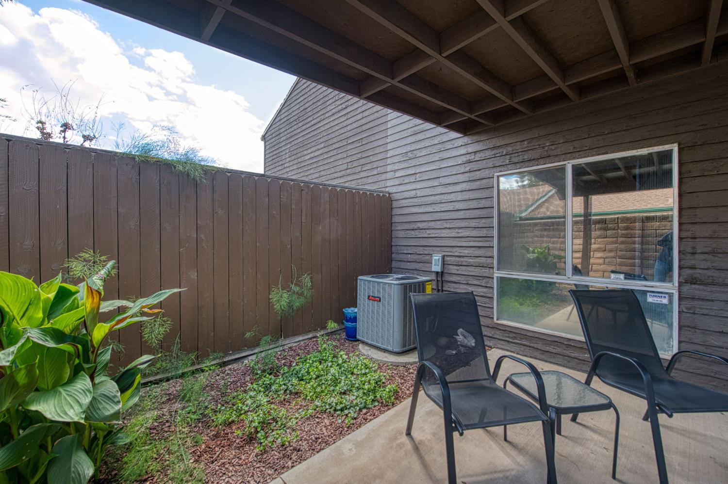 345 Sylmar Ave, Clovis, CA 93612