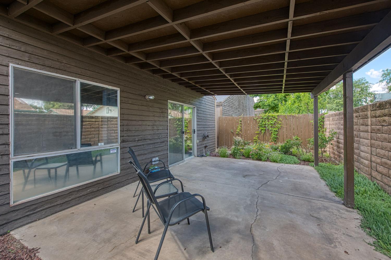 345 Sylmar Ave, Clovis, CA 93612