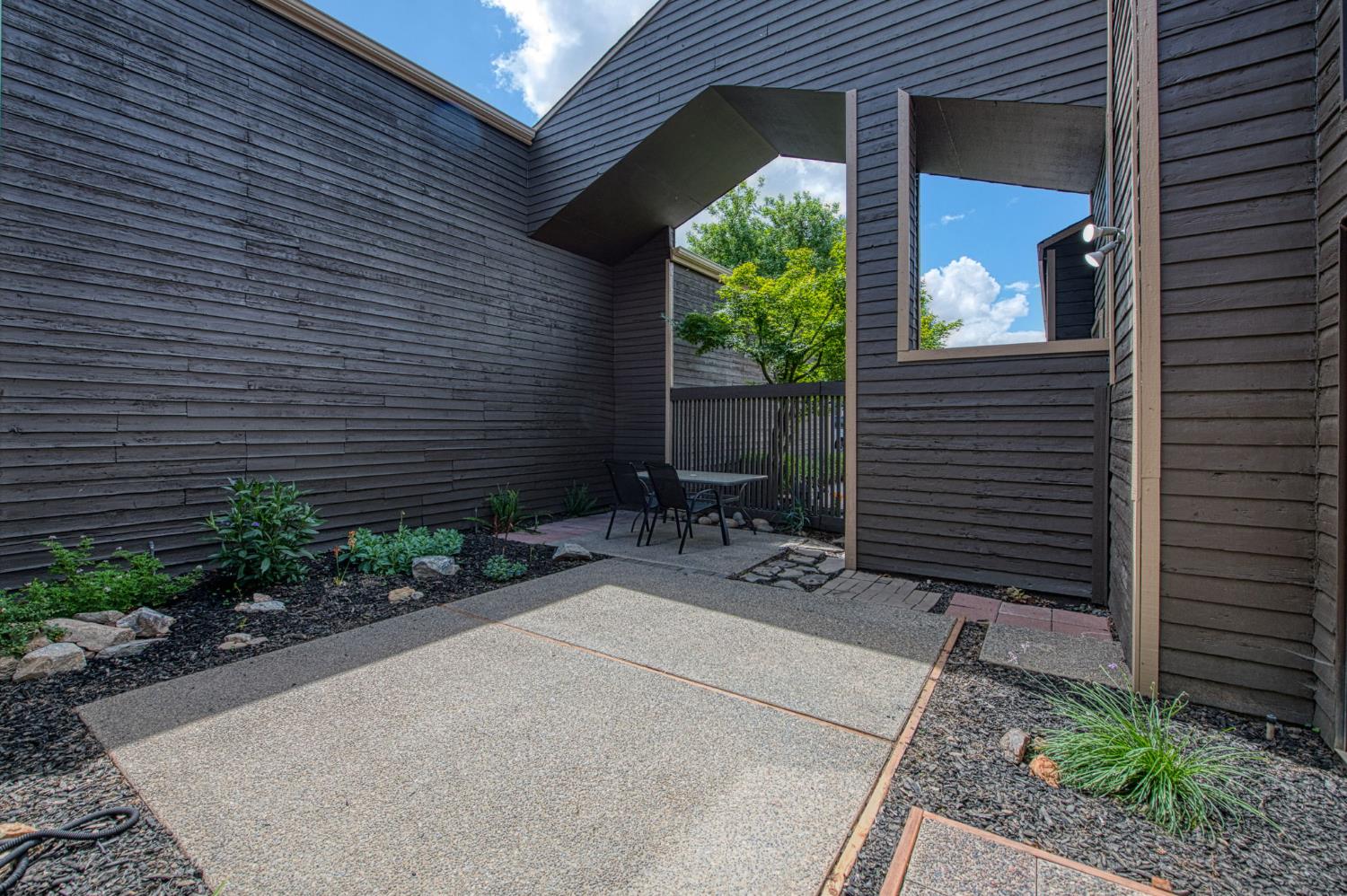 345 Sylmar Ave, Clovis, CA 93612