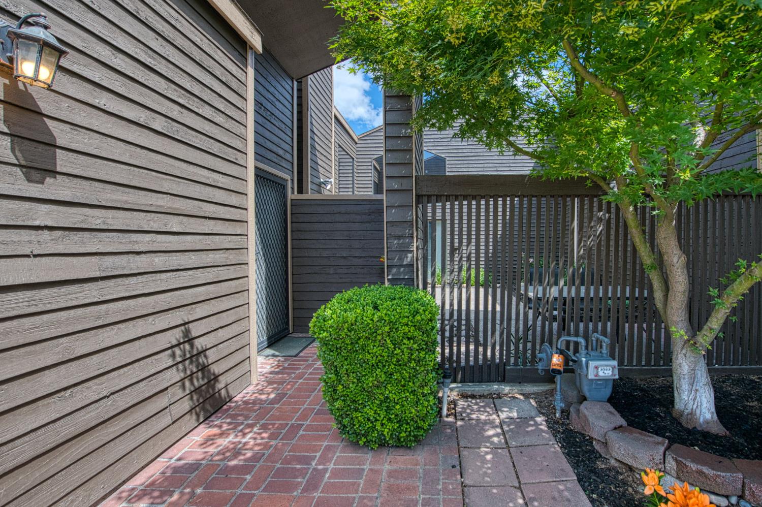 345 Sylmar Ave, Clovis, CA 93612