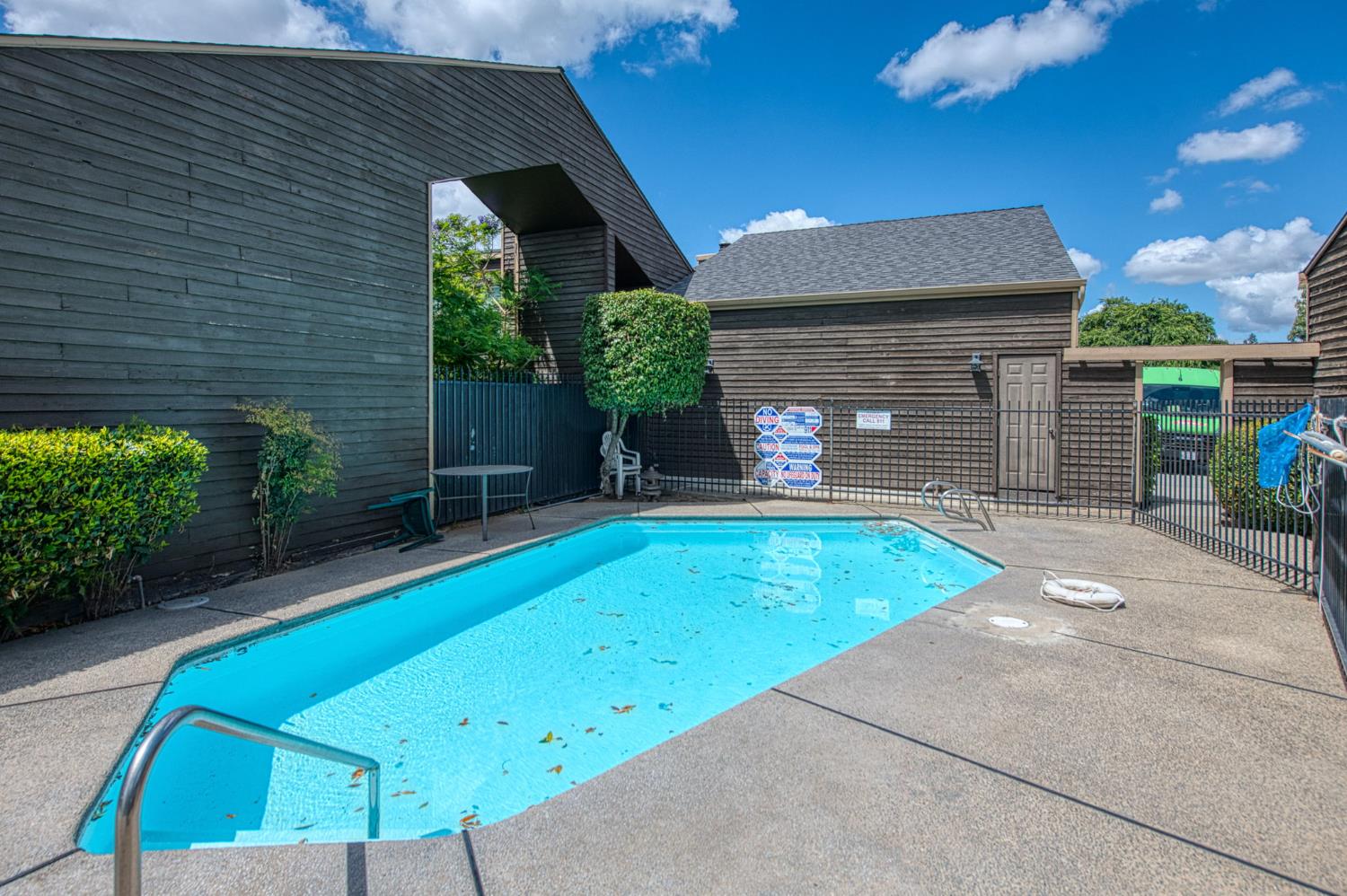 345 Sylmar Ave, Clovis, CA 93612