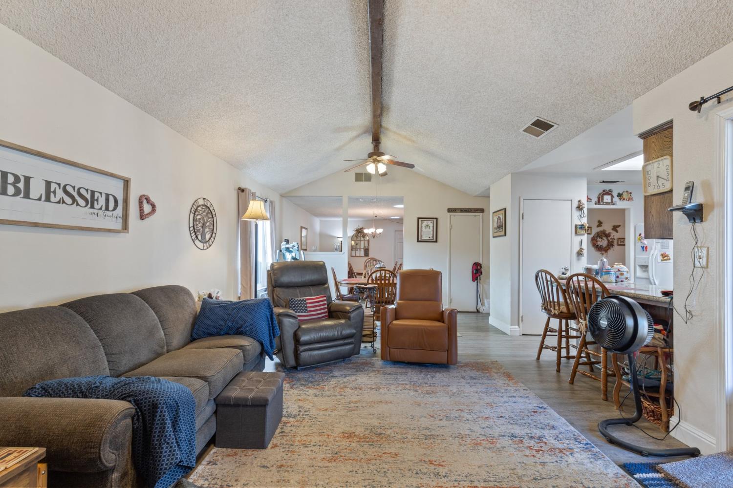 2724 Monocott Dr, Madera, CA 93637