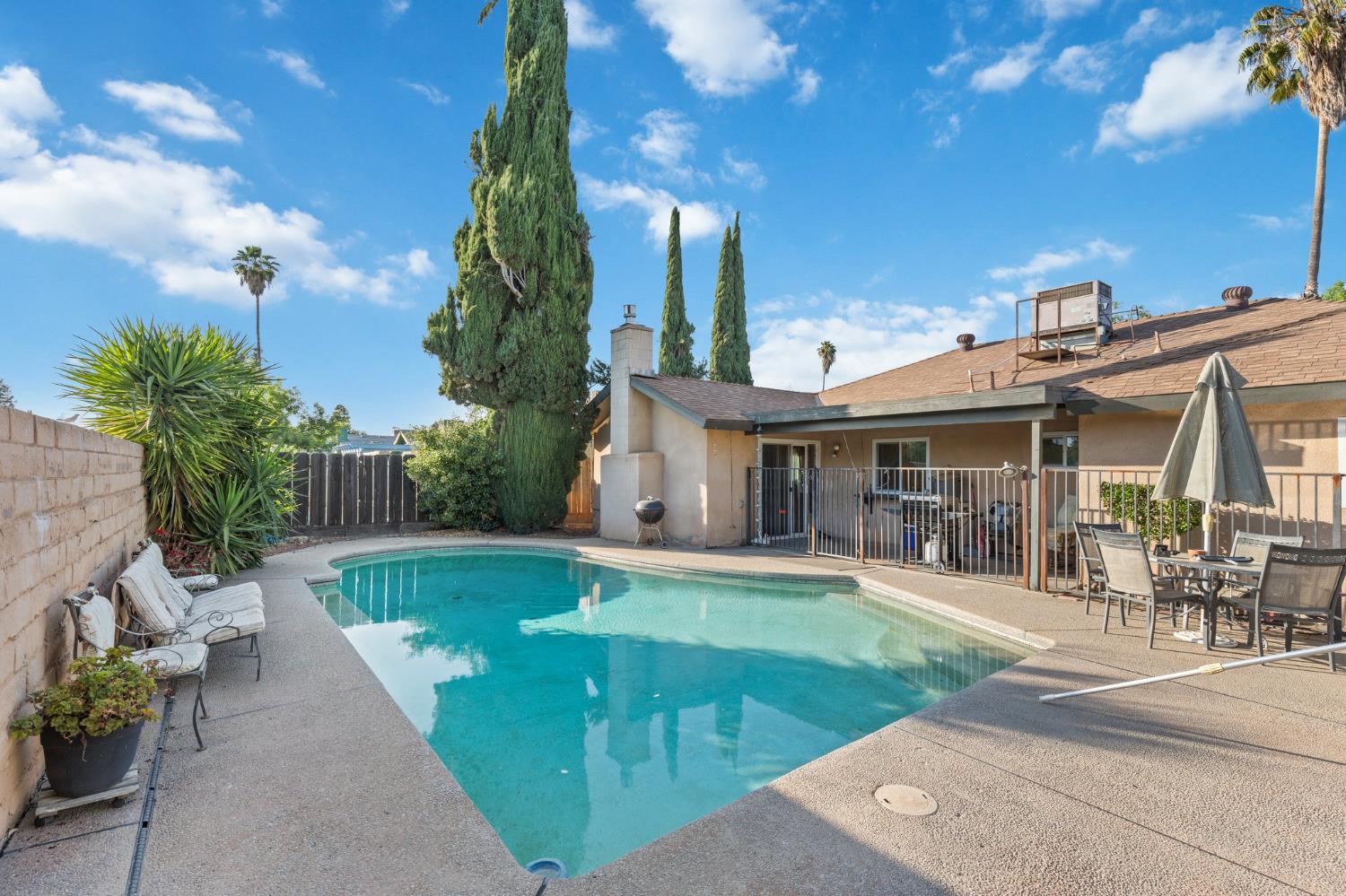 2724 Monocott Dr, Madera, CA 93637