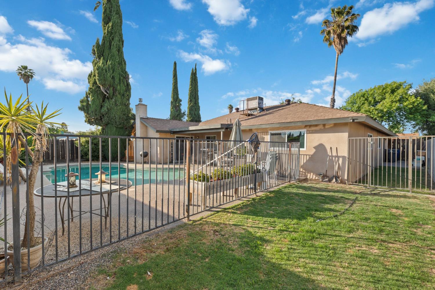 2724 Monocott Dr, Madera, CA 93637