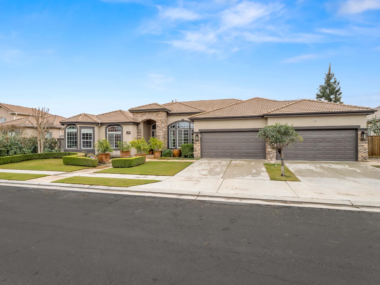 156 Richmond Ave, Clovis, CA 93619