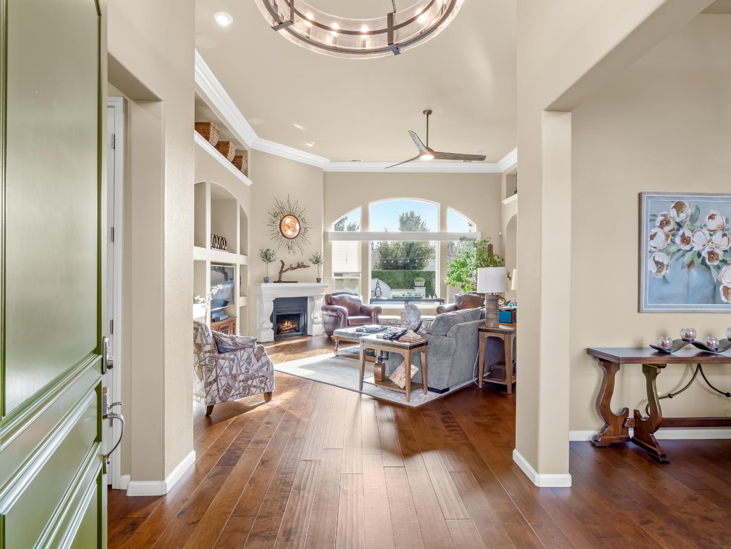 156 Richmond Ave, Clovis, CA 93619