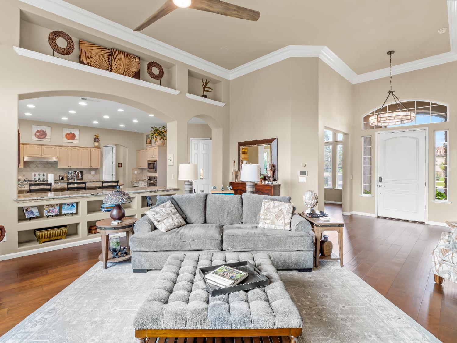 156 Richmond Ave, Clovis, CA 93619