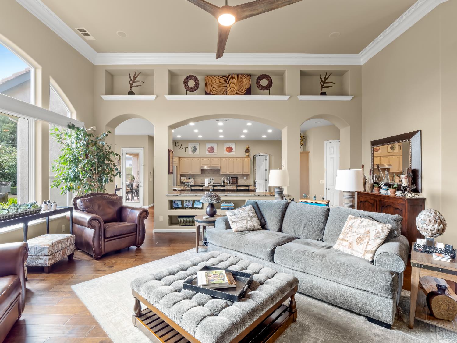 156 Richmond Ave, Clovis, CA 93619