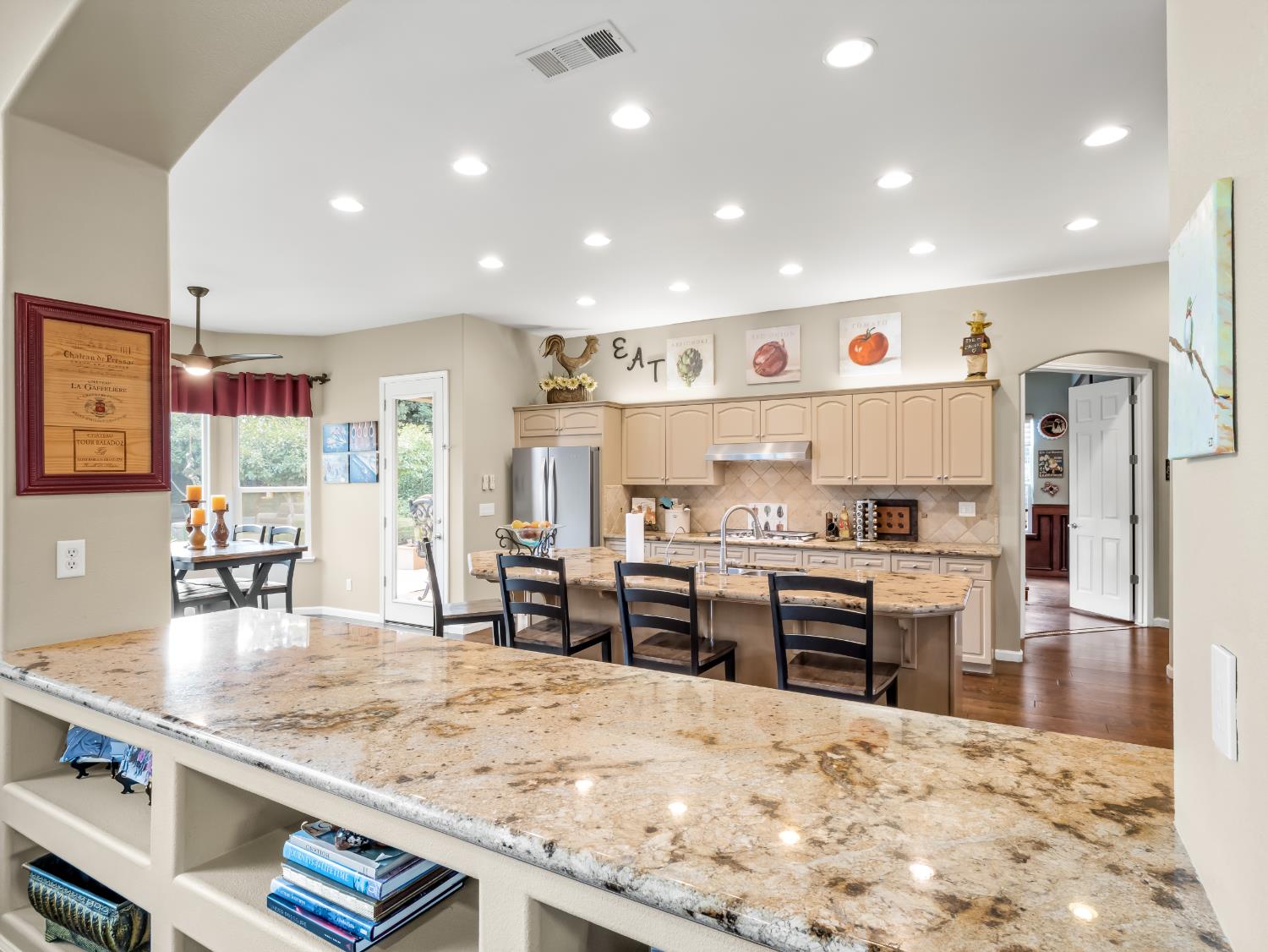 156 Richmond Ave, Clovis, CA 93619