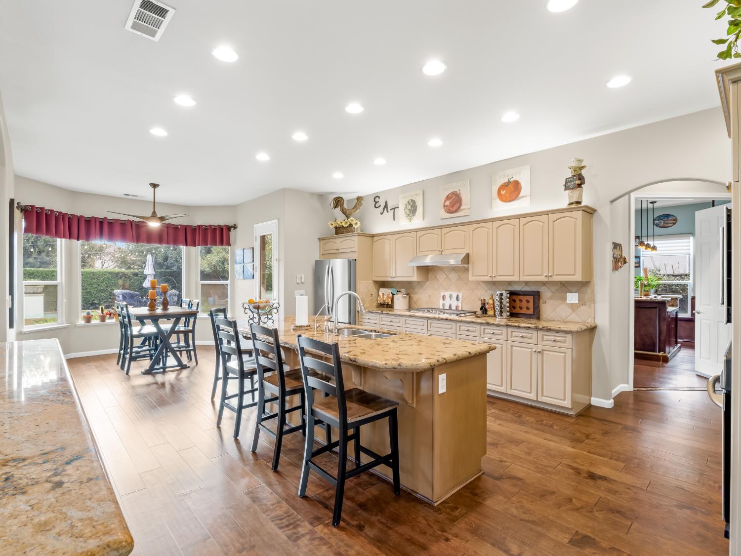 156 Richmond Ave, Clovis, CA 93619