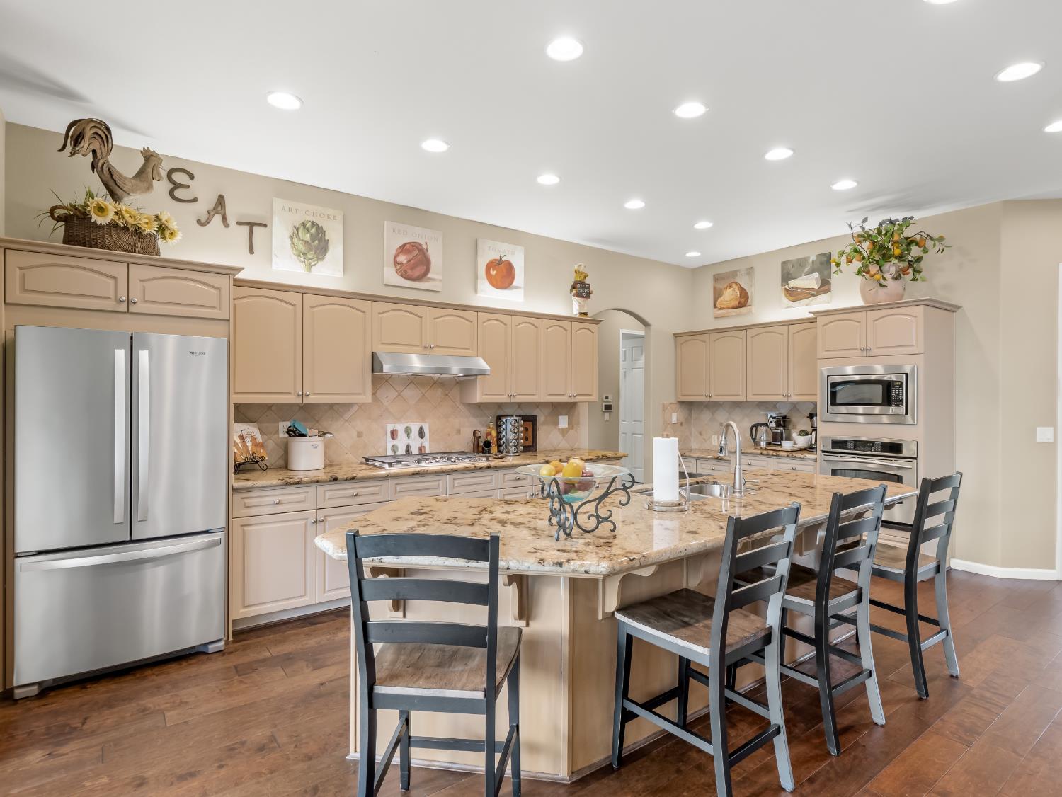 156 Richmond Ave, Clovis, CA 93619