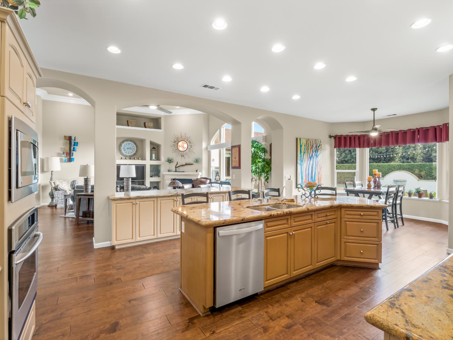 156 Richmond Ave, Clovis, CA 93619