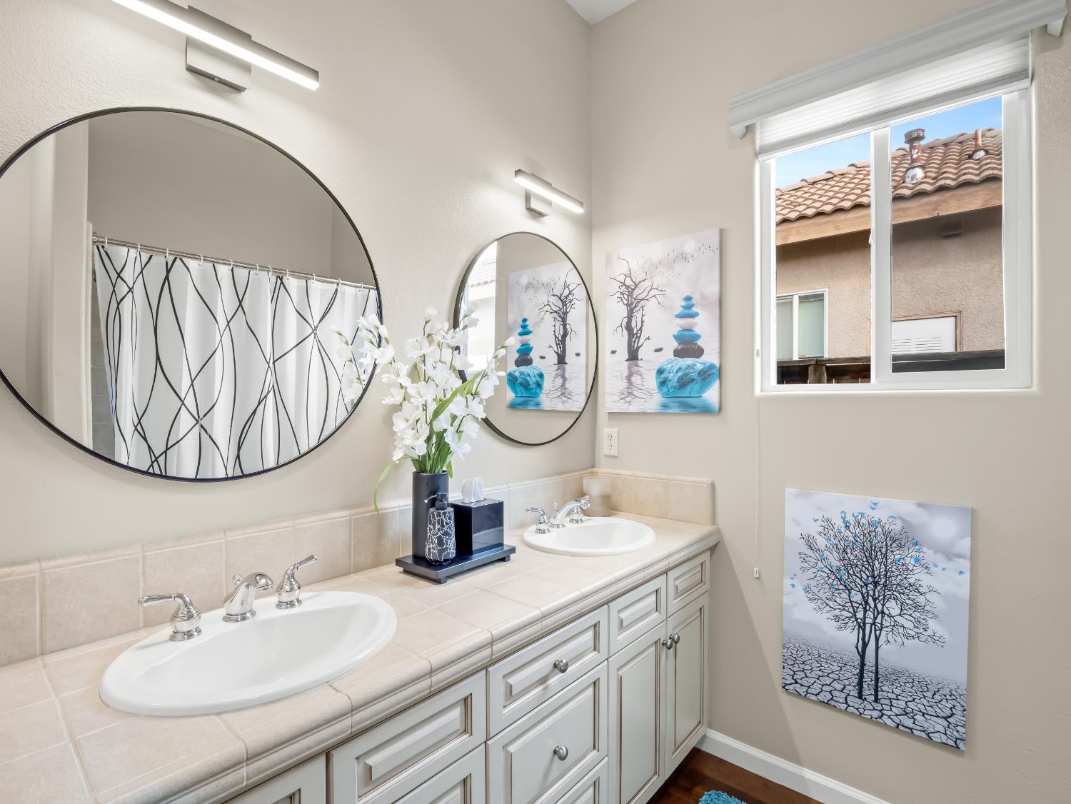 156 Richmond Ave, Clovis, CA 93619