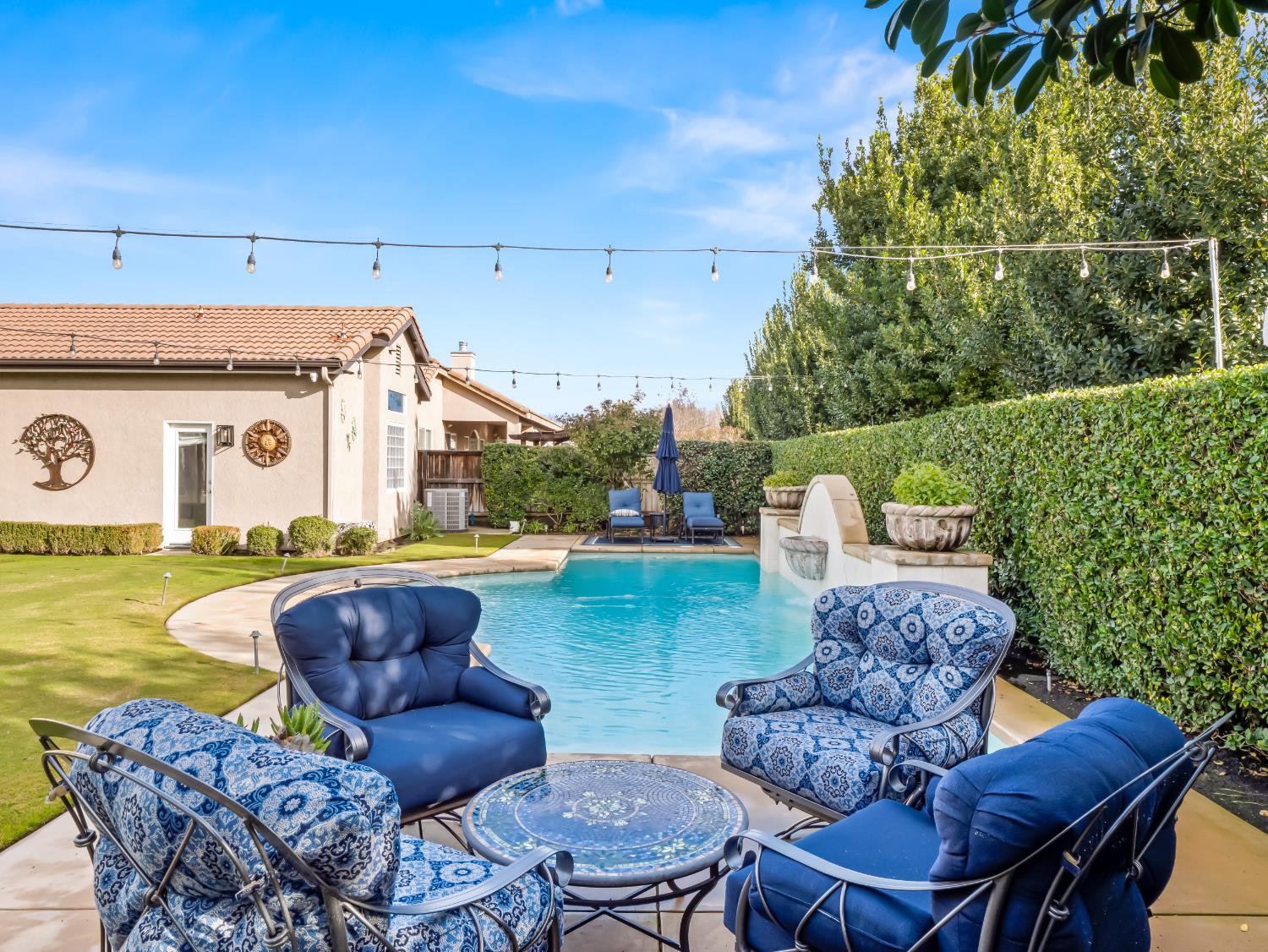 156 Richmond Ave, Clovis, CA 93619